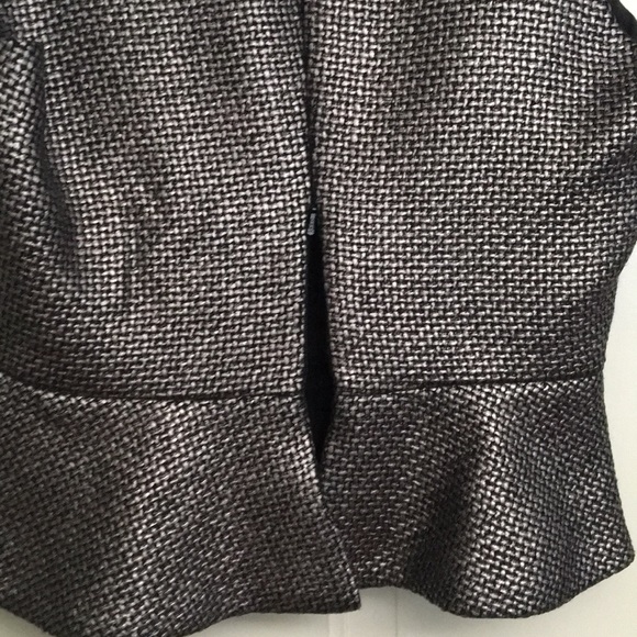 Banana Republic Size 2 Peplum tip - Picture 5 of 5